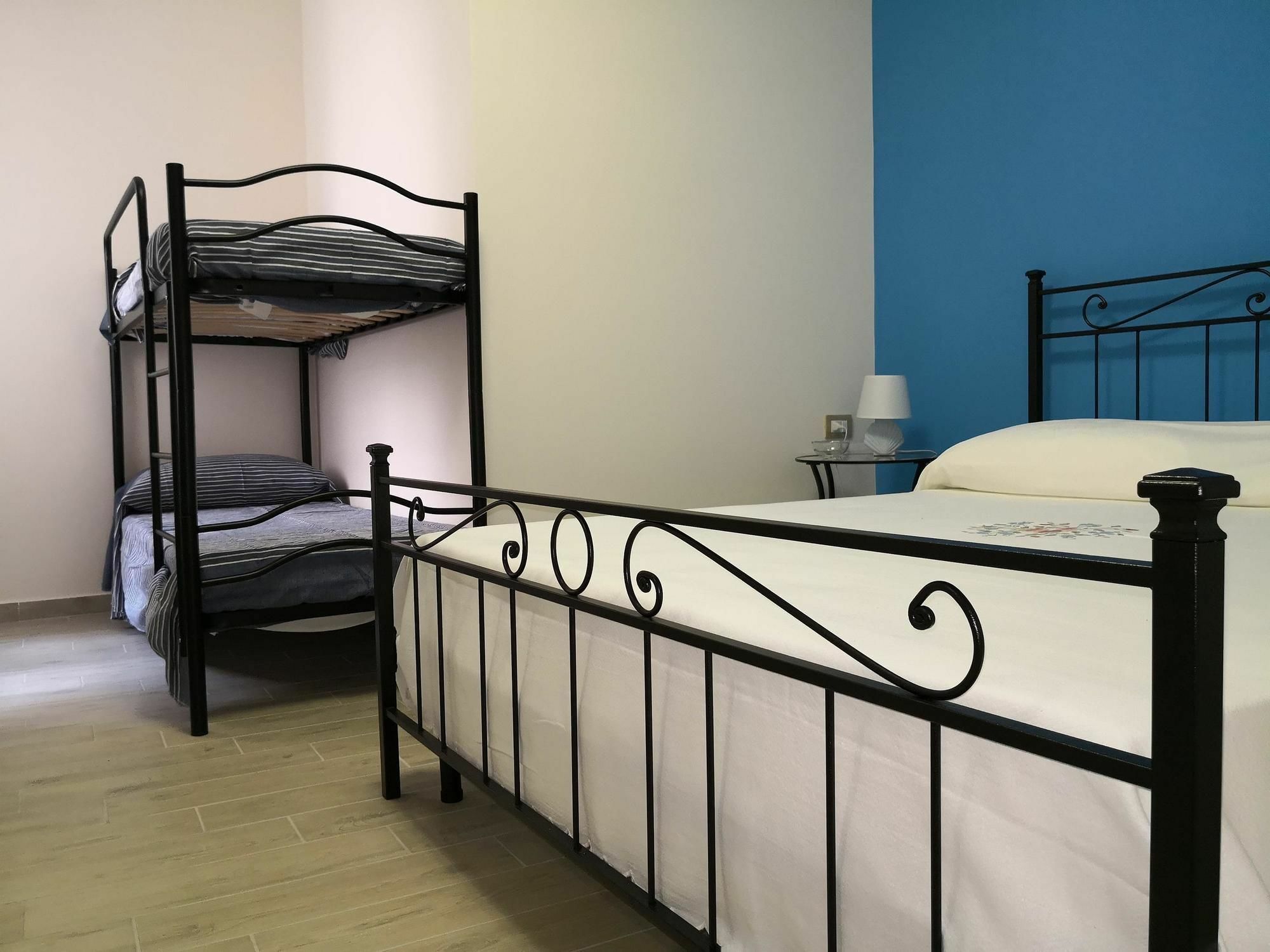 Fenesta Vascia Bed and Breakfast Napels Buitenkant foto